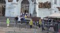 В Москве тысячи верующих пришли в храм Христа Спасителя, чтобы поклониться мощам святителя Спиридона Тримифунтского