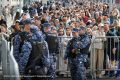 Около 10 тыс. верующих стоят в очереди к храму Христа Спасителя, чтобы поклониться мощам святителя Спиридона Тримифунтского