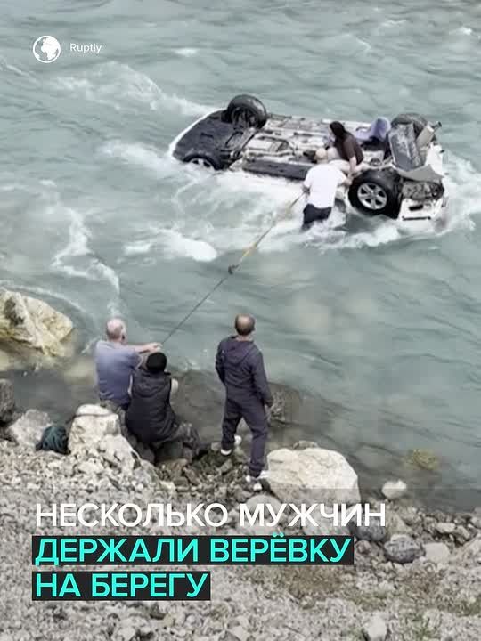 В Северной Осетии местные жители спасли женщину с ребёнком из ледяной горной реки