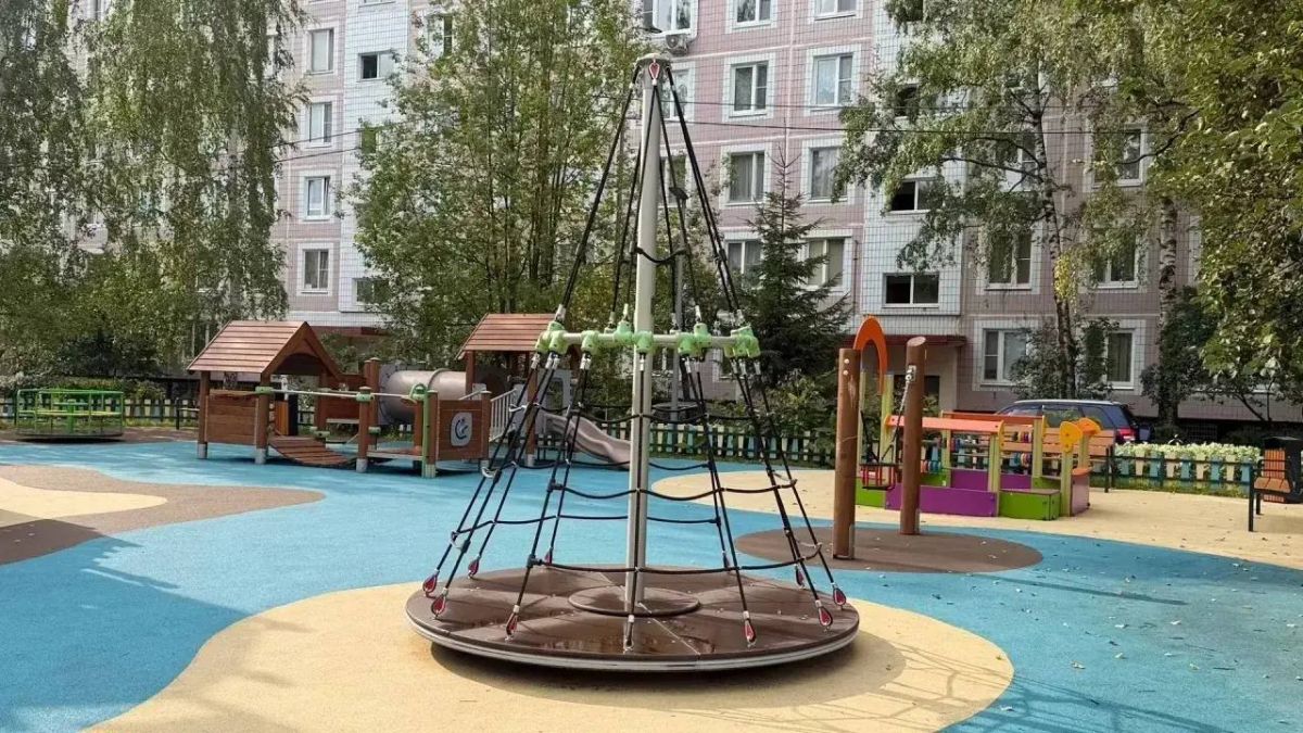 Евгений Попов: На встречах во дворах жители Западного и Северо-Западного округов Москвы поднимали десятки самых разных вопросов Евгений Попов: На встречах во дворах жители Западного и Северо-Западного округов Москвы поднимали десятки самых разных вопросов
