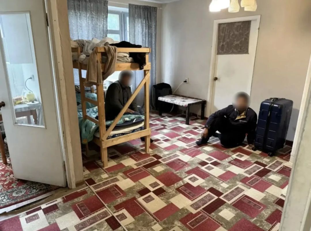 «Резиновая квартира» в Коммунарке: полицейские столицы раскрыли схему с фиктивной регистрацией мигрантов «Резиновая квартира» в Коммунарке: полицейские столицы раскрыли схему с фиктивной регистрацией мигрантов