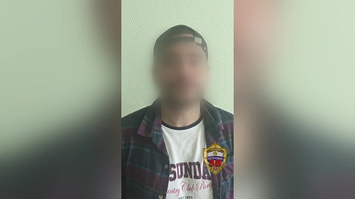 «Помогите активировать карту»: полицейские столицы задержали курьера, подозреваемого в краже денег у пенсионерки