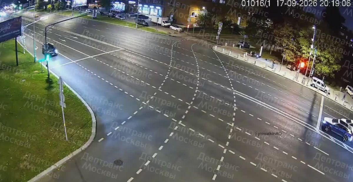 Бизнесмен на мотоцикле погиб в аварии с Bentley сотрудника Минэнерго в центре Москвы