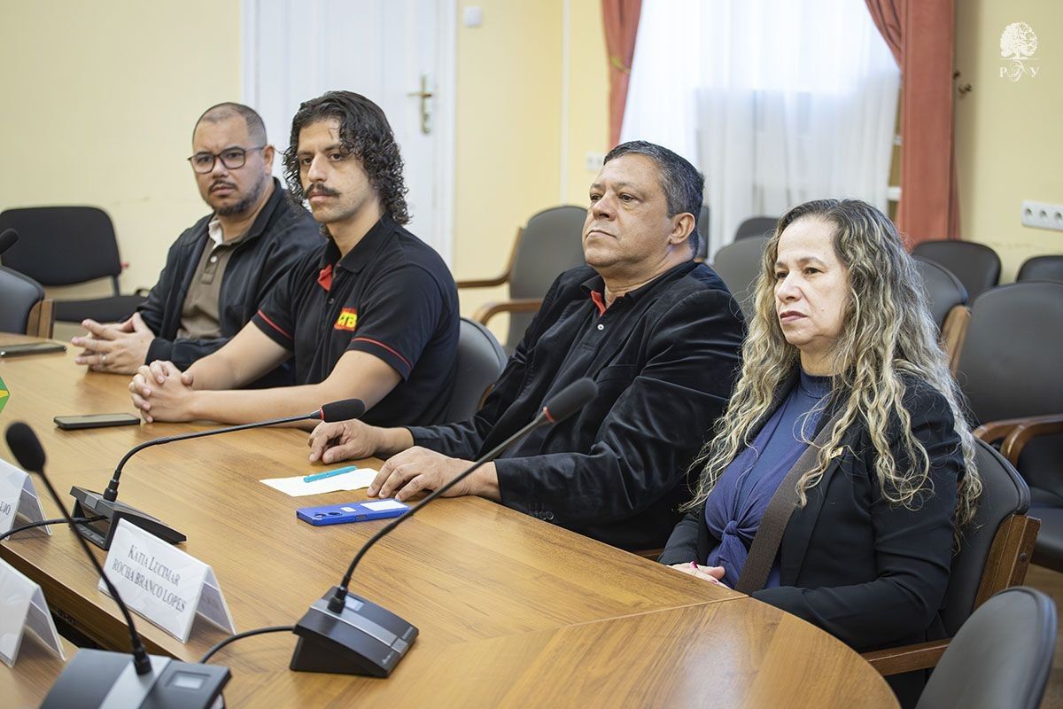 Встретились с делегацией бразильских профсоюзов в РГГУ Встретились с делегацией бразильских профсоюзов в РГГУ