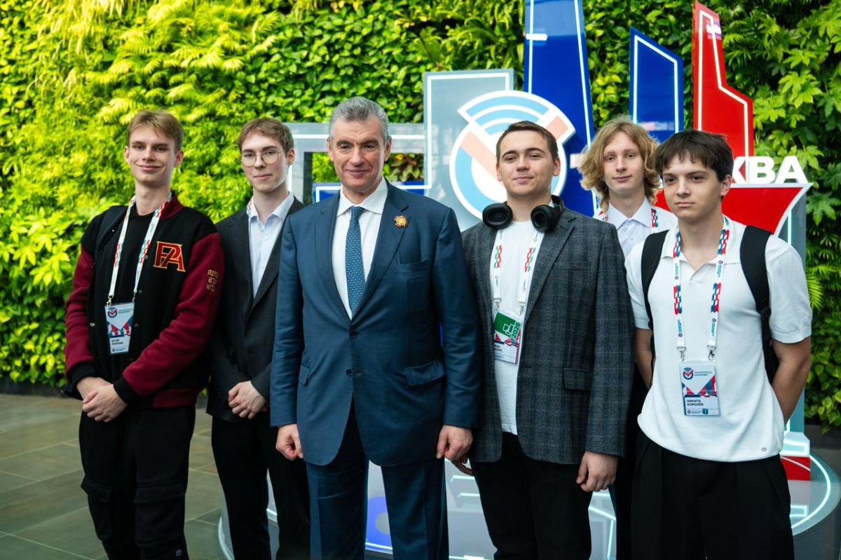 Леонид Слуцкий: Посетил Общественный штаб по наблюдению за выборами в Москве Леонид Слуцкий: Посетил Общественный штаб по наблюдению за выборами в Москве