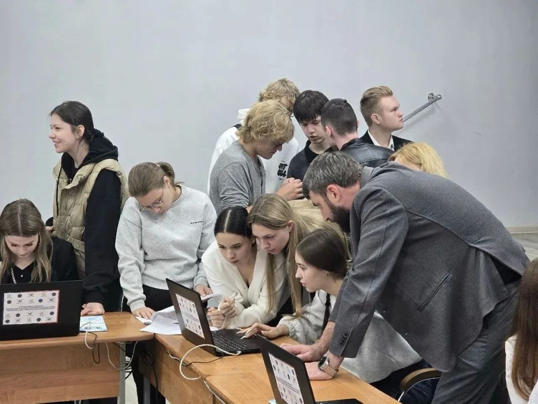 Общественные наблюдатели Ульяновской области контролируют ход голосования в регионе и за его пределами Общественные наблюдатели Ульяновской области контролируют ход голосования в регионе и за его пределами