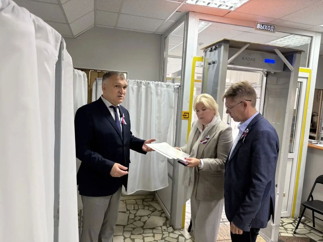 Общественные наблюдатели Ульяновской области контролируют ход голосования в регионе и за его пределами Общественные наблюдатели Ульяновской области контролируют ход голосования в регионе и за его пределами