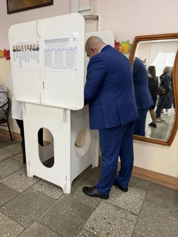 В Москве проголосовали председатель Регионального отделения ПАРТИИ «РОДИНА» в г. Москве, кандидат в депутаты ГД Георгий Погосов и кандидат в депутаты ГД, профессор Ирина Филатова В Москве проголосовали председатель Регионального отделения ПАРТИИ «РОДИНА» в г. Москве, кандидат в депутаты ГД Георгий Погосов и кандидат в депутаты ГД, профессор Ирина Филатова