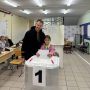 Выбираем будущее!. Хотя я и являюсь апологетом дистанционного электронного голосования, сводил сегодня ребёнка в «музей» - на избирательный участок, чтобы проголосовать бумажным бюллетенем и показать ребёнку как это было...