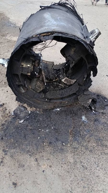 Обломки вражеской ракеты, сбитой на подлёте к Москве Обломки вражеской ракеты, сбитой на подлёте к Москве
