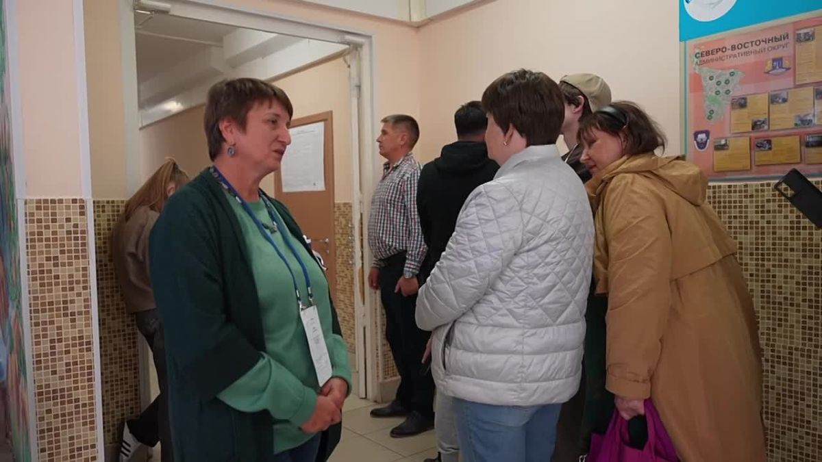 Маргарита Лянге по традиции работает наблюдателем на избирательном участке № 799 в школе № 709 имени В. И. Долгих в Москве: