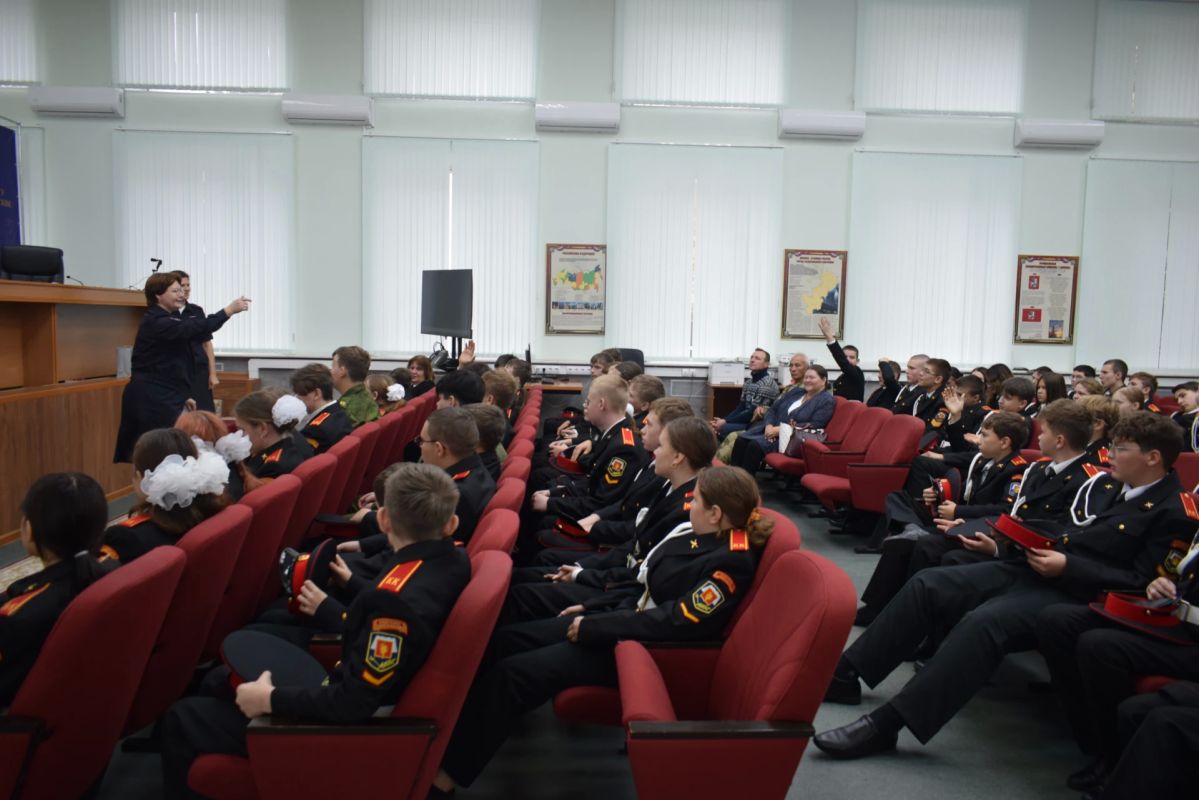 В УВД по Зеленоградскому АО прошла познавательная встреча с кадетами и полицейским классом В УВД по Зеленоградскому АО прошла познавательная встреча с кадетами и полицейским классом