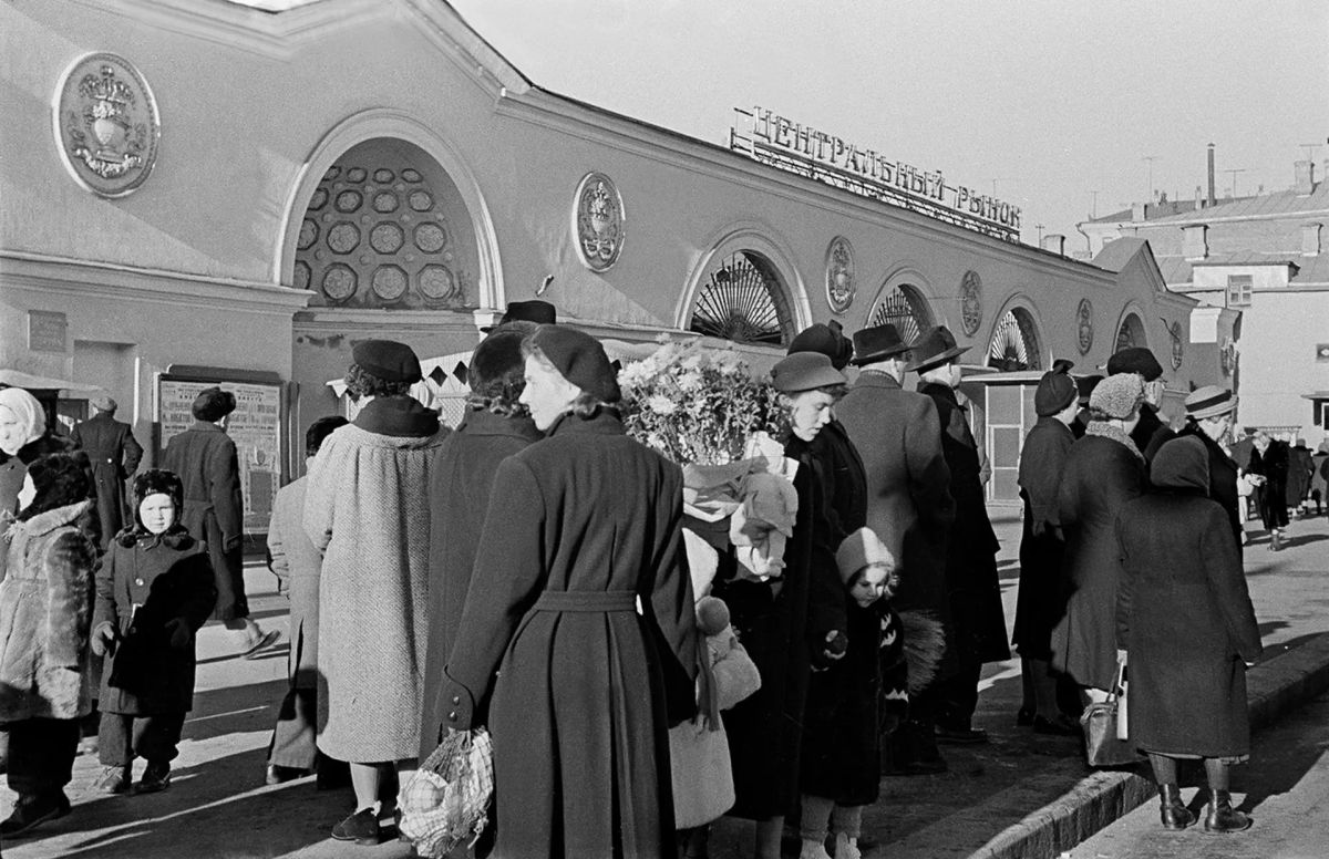 В рубрике «Москва сквозь годы» отправляемся за покупками!