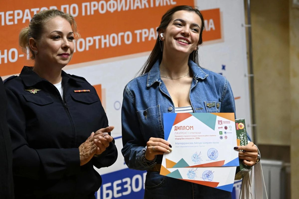 У здания Управления Госавтоинспекции Москвы открылась выставка детских рисунков по безопасности дорожного движения «Город без опасности» У здания Управления Госавтоинспекции Москвы открылась выставка детских рисунков по безопасности дорожного движения «Город без опасности»