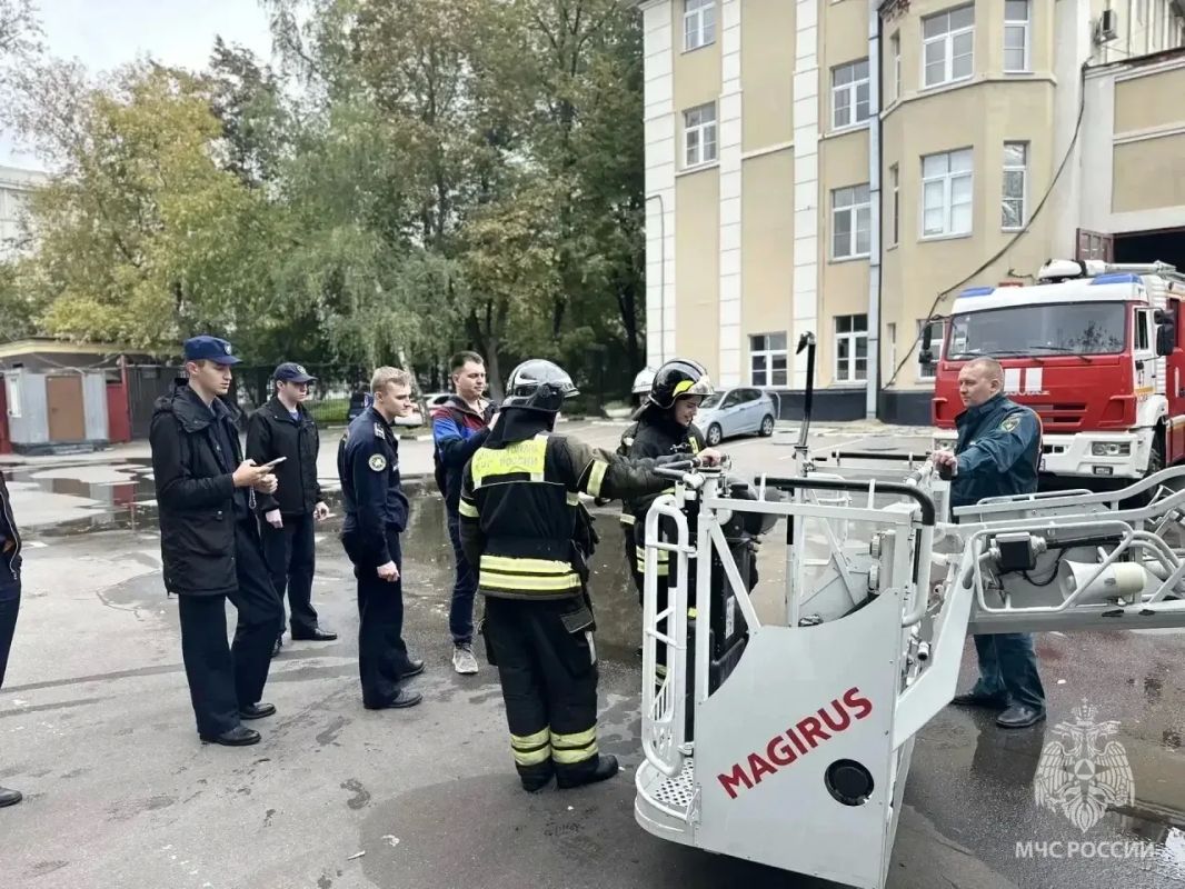 От колледжа – к службе: в столичном гарнизоне прошёл открытый диалог с будущими пожарными От колледжа – к службе: в столичном гарнизоне прошёл открытый диалог с будущими пожарными