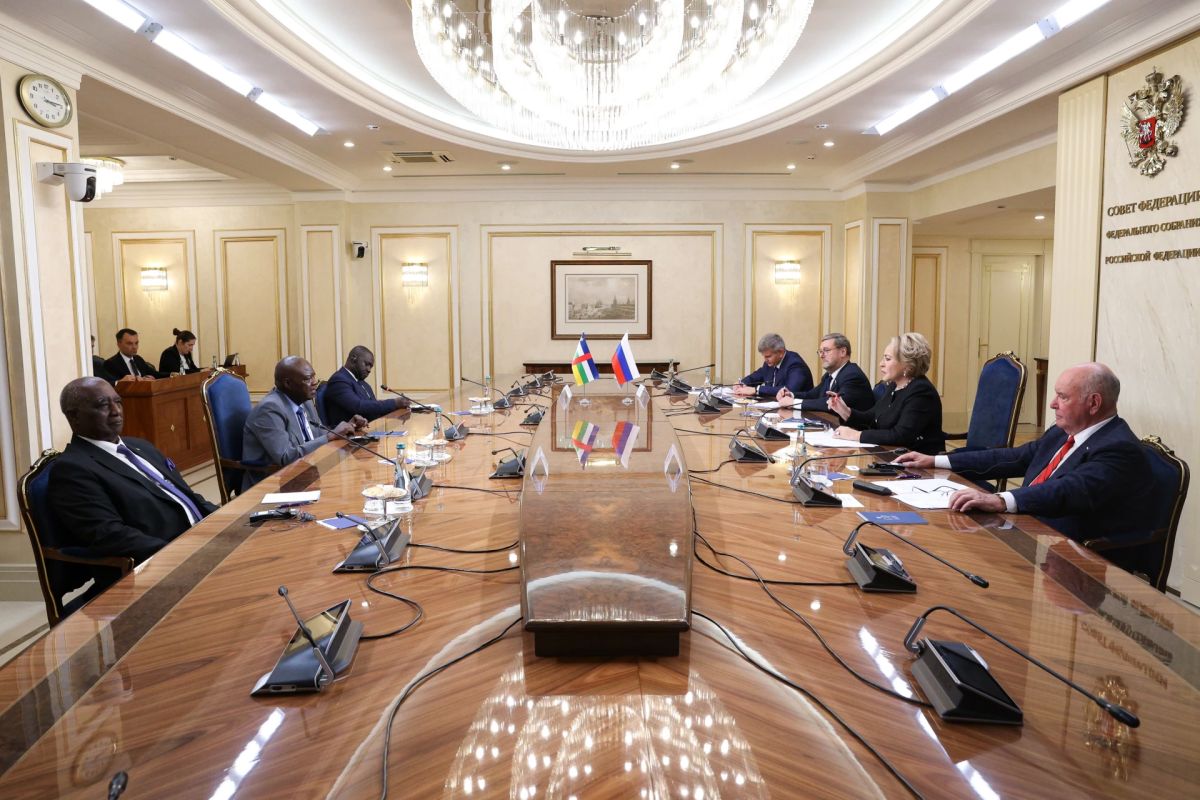 Валентина Матвиенко: Участие парламентариев ЦАР в наблюдении за выборами в РФ свидетельствует о высоком уровне взаимодействия законодателей двух стран Валентина Матвиенко: Участие парламентариев ЦАР в наблюдении за выборами в РФ свидетельствует о высоком уровне взаимодействия законодателей двух стран