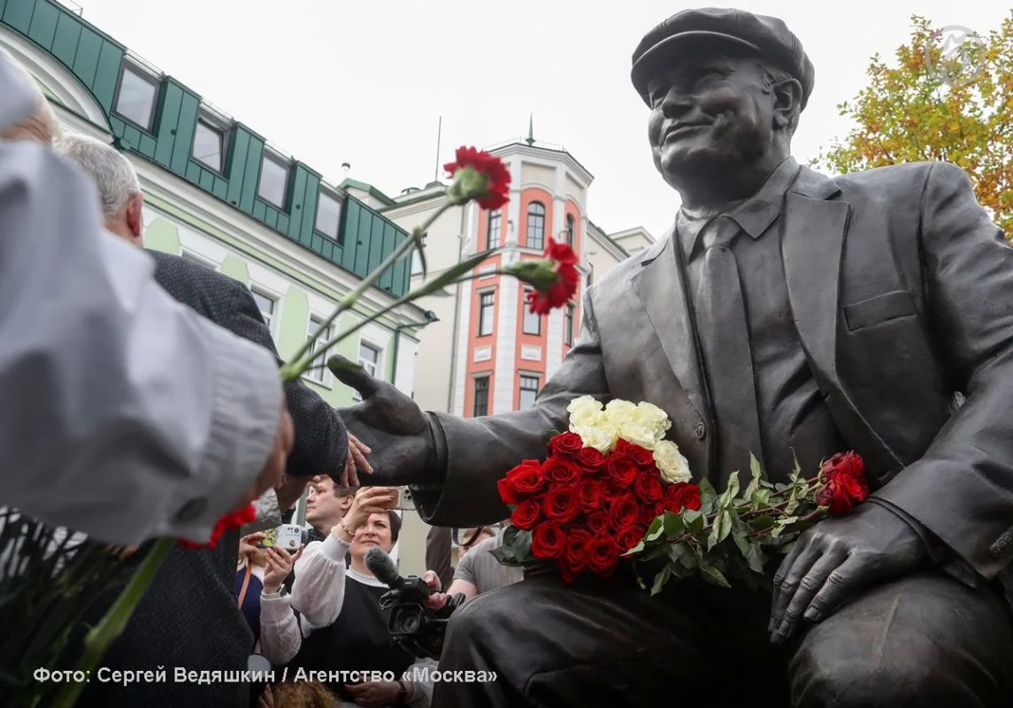 В центре Москвы состоялась церемония открытия памятника бывшему мэру столицы Юрию Лужкову
