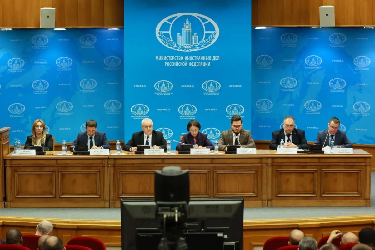 21 сентября заместитель Министра иностранных дел Российской Федерации Г.Е.Борисенко провёл очередной брифинг для аккредитованных в России глав дипломатических представительств африканских государств по вопросам подготовки... 21 сентября заместитель Министра иностранных дел Российской Федерации Г.Е.Борисенко провёл очередной брифинг для аккредитованных в России глав дипломатических представительств африканских государств по вопросам подготовки...