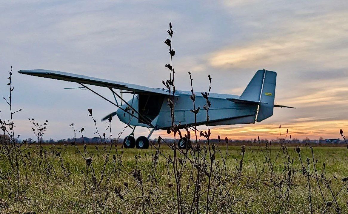 Обломки сбитого вчера крупногабаритного украинского дрона-камикадзе E300 Enterprise, несшего на Москву 250-кг авиабомбу ФАБ-250 Обломки сбитого вчера крупногабаритного украинского дрона-камикадзе E300 Enterprise, несшего на Москву 250-кг авиабомбу ФАБ-250