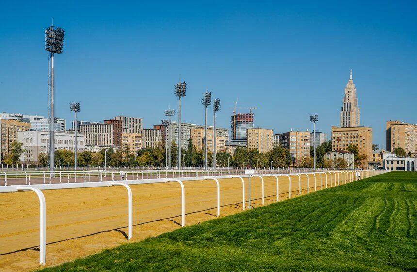 Центральный Московский ипподром снова встречает гостей Центральный Московский ипподром снова встречает гостей