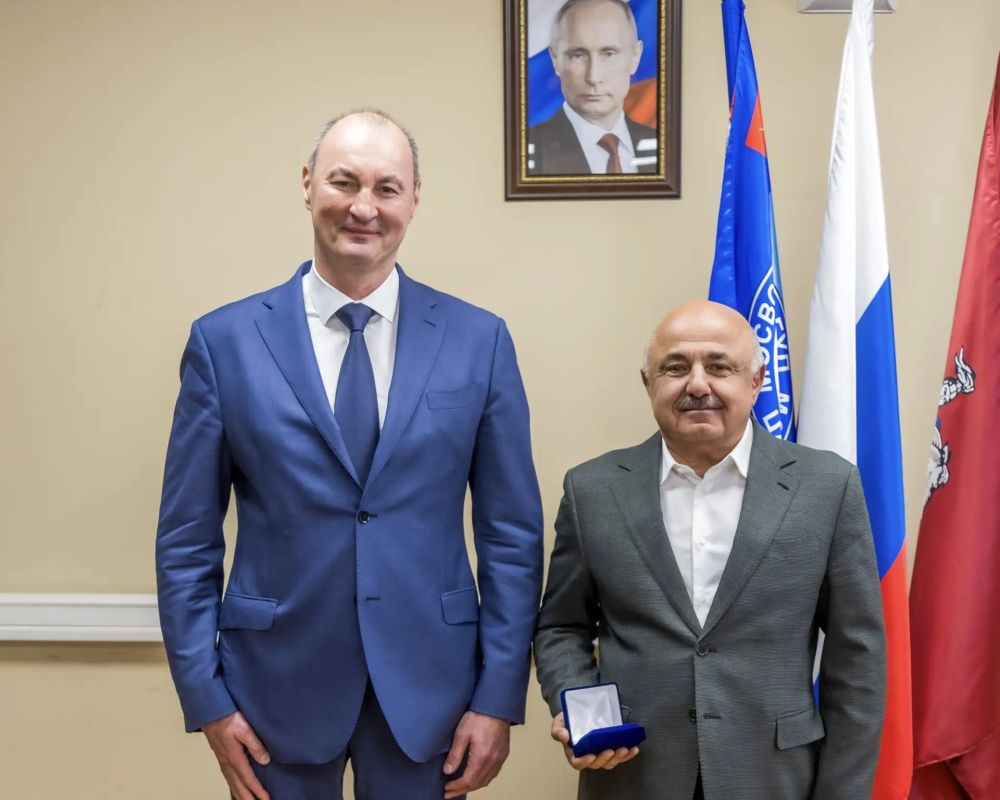 Сотрудникам ГУП «Мосводосток» вручили награды Сотрудникам ГУП «Мосводосток» вручили награды