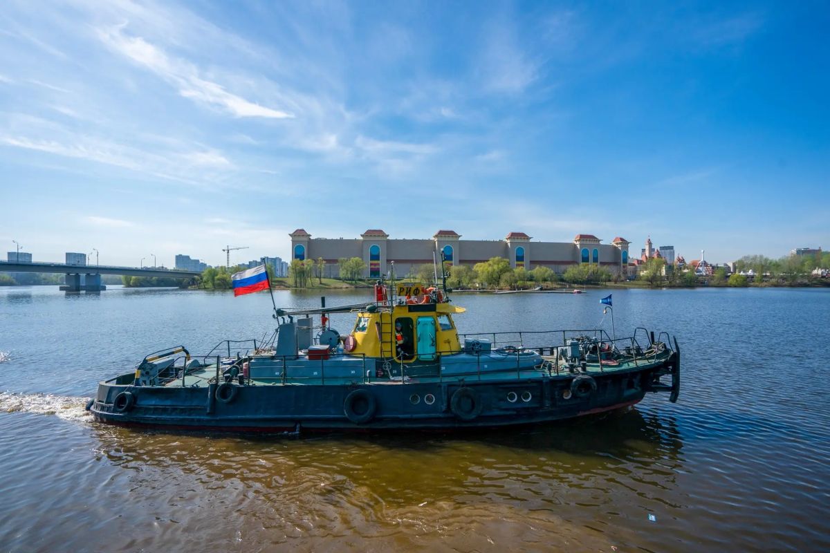 Столичный коммунальный флот собрал 390 тонн мусора с начала летней навигации Столичный коммунальный флот собрал 390 тонн мусора с начала летней навигации