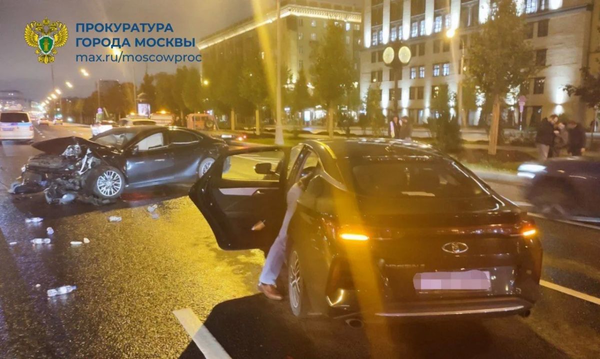 На Ленинградском проспекте произошло ДТП с участием нескольких автомобилей На Ленинградском проспекте произошло ДТП с участием нескольких автомобилей