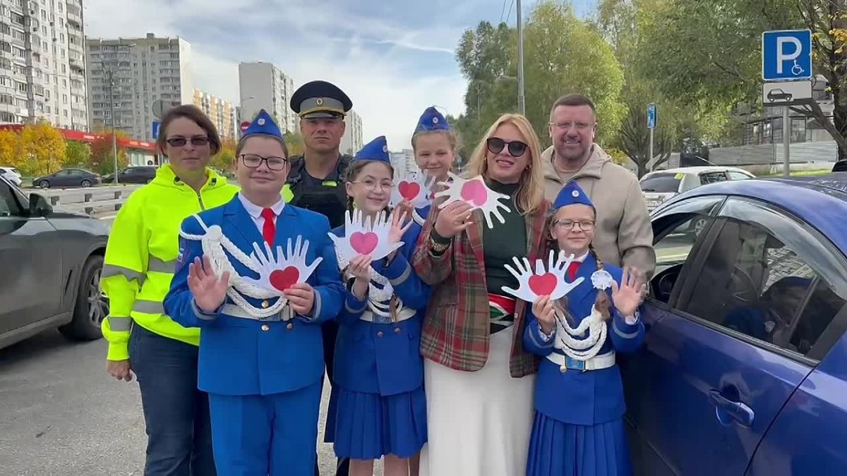 В рамках Всероссийской недели безопасности сотрудники Госавтоинспекции, ЮИД и Общественный совет провели акцию «Сердце в ладошках»