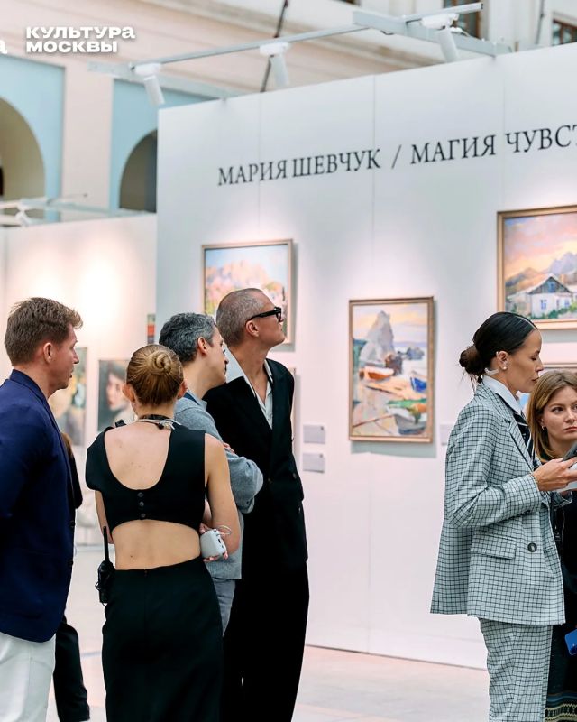 Картины, джаз и светский бомонд: как прошло открытие ярмарки «Арт Россия» Картины, джаз и светский бомонд: как прошло открытие ярмарки «Арт Россия»