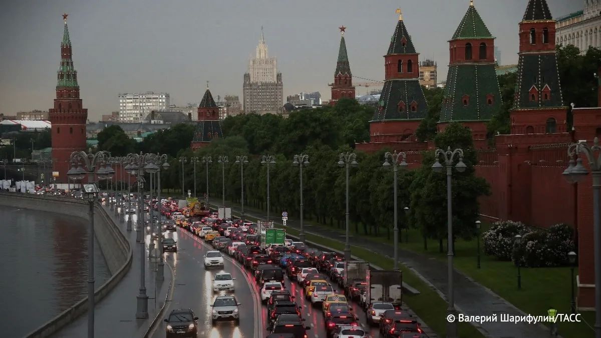 Москвичей предупредили о 7-балльных пробках вечером в пятницу, сообщает столичный Дептранс