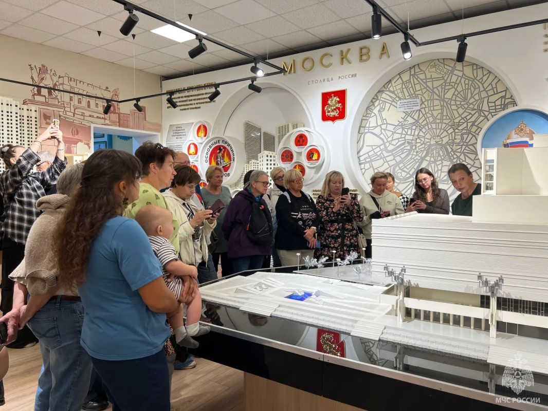 «День без турникетов»: москвичи познакомились с историей пожарной охраны «День без турникетов»: москвичи познакомились с историей пожарной охраны