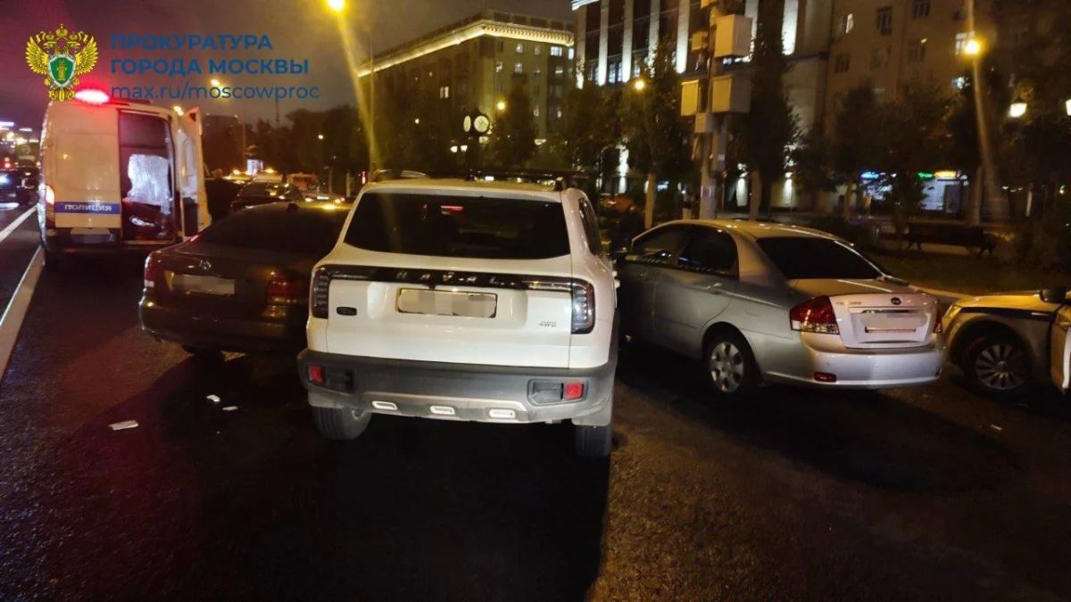 На Ленинградском проспекте произошло ДТП с участием нескольких автомобилей На Ленинградском проспекте произошло ДТП с участием нескольких автомобилей