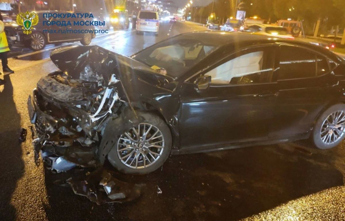 На Ленинградском проспекте произошло ДТП с участием нескольких автомобилей На Ленинградском проспекте произошло ДТП с участием нескольких автомобилей