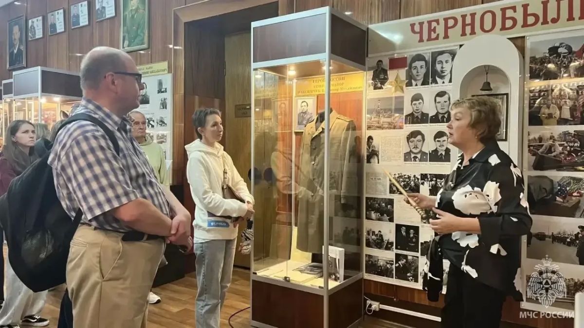 «День без турникетов»: москвичи побывали в гостях у столичных огнеборцев «День без турникетов»: москвичи побывали в гостях у столичных огнеборцев