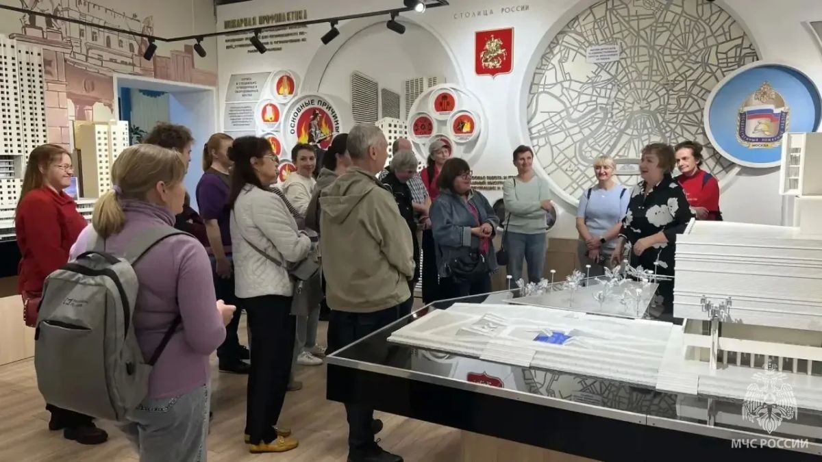 «День без турникетов»: москвичи побывали в гостях у столичных огнеборцев «День без турникетов»: москвичи побывали в гостях у столичных огнеборцев