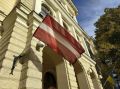 На дорожных знаках в Латвии закрасили указатели на Москву