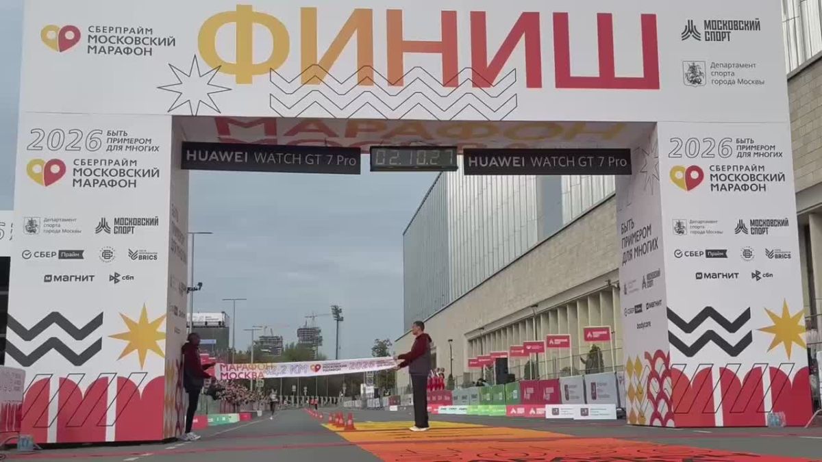 Есть победители Московского марафона! Раньше всех финишировал Мика Чемвено из Кении