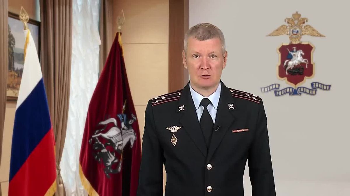 Граната оказалась муляжом: столичные полицейские задержали грабителя с бутылкой алкоголя