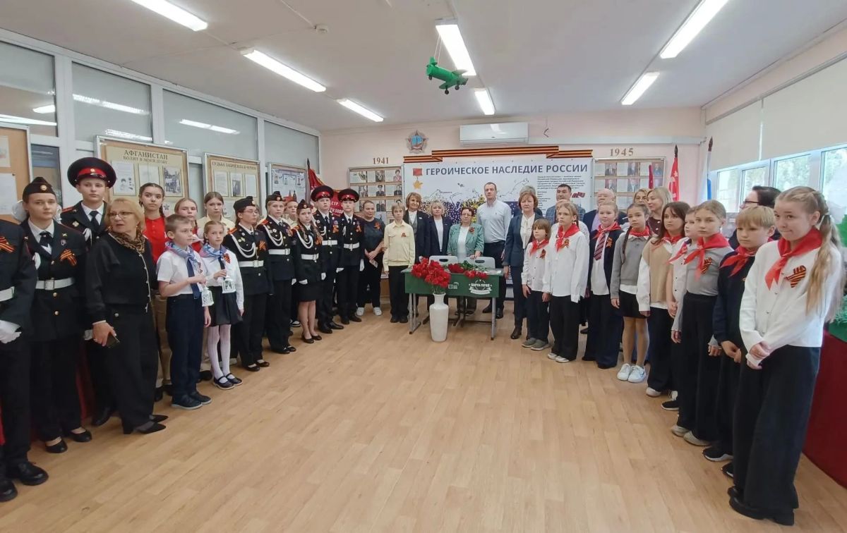 Заместитель Председателя Московской городской Думы, председатель комиссии МГД по экономической и социальной политике Людмила Гусева (фракция партии «Единая Россия») приняла участие в открытии «Парты Героя» в школе № 2117 в... Заместитель Председателя Московской городской Думы, председатель комиссии МГД по экономической и социальной политике Людмила Гусева (фракция партии «Единая Россия») приняла участие в открытии «Парты Героя» в школе № 2117 в...