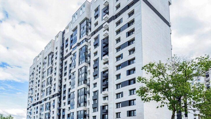 Город передал под заселение новый жилой комплекс на Леснорядской улице для участников реновации из трёх старых домов, сообщил заммэра Владимир Ефимов