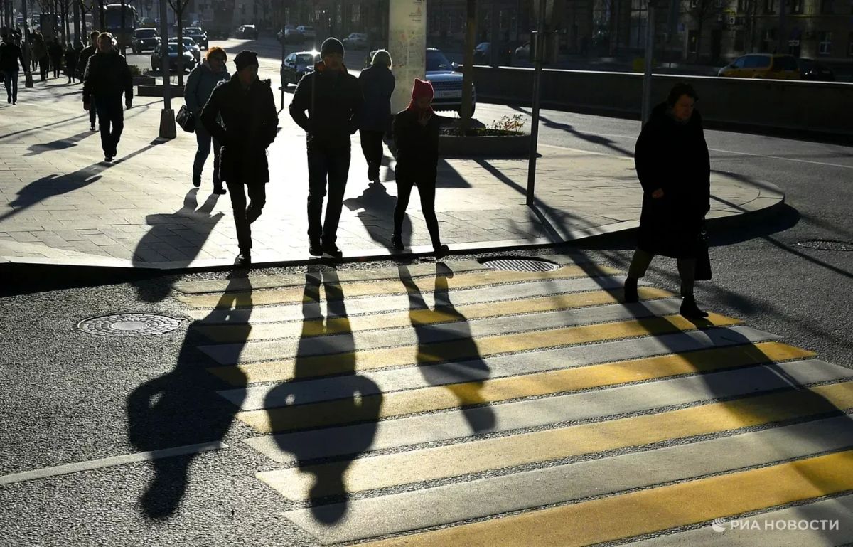 Минувшая ночь в Москве стала самой холодной с начала осени, температура опустилась до +4,8 градуса, сообщил синоптик Леус