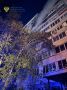Два человека выпрыгнули из горящей квартиры ради спасения в Москве