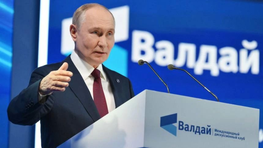 Европу не надо разваливать, она сама развалится из-за проблем в экономике, заявил Путин