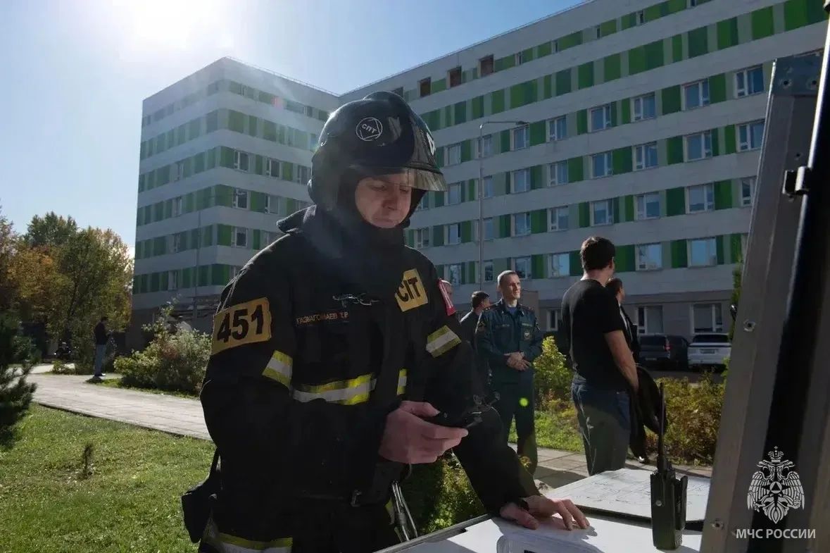 #БудниМЧС. В Южном административном округе прошли пожарно-тактические учения на территории ФГБУ «Национальный медицинский исследовательский центр онкологии им. Н.Н. Блохина». По замыслу учений, из-за неосторожного обращения... #БудниМЧС. В Южном административном округе прошли пожарно-тактические учения на территории ФГБУ «Национальный медицинский исследовательский центр онкологии им. Н.Н. Блохина». По замыслу учений, из-за неосторожного обращения...