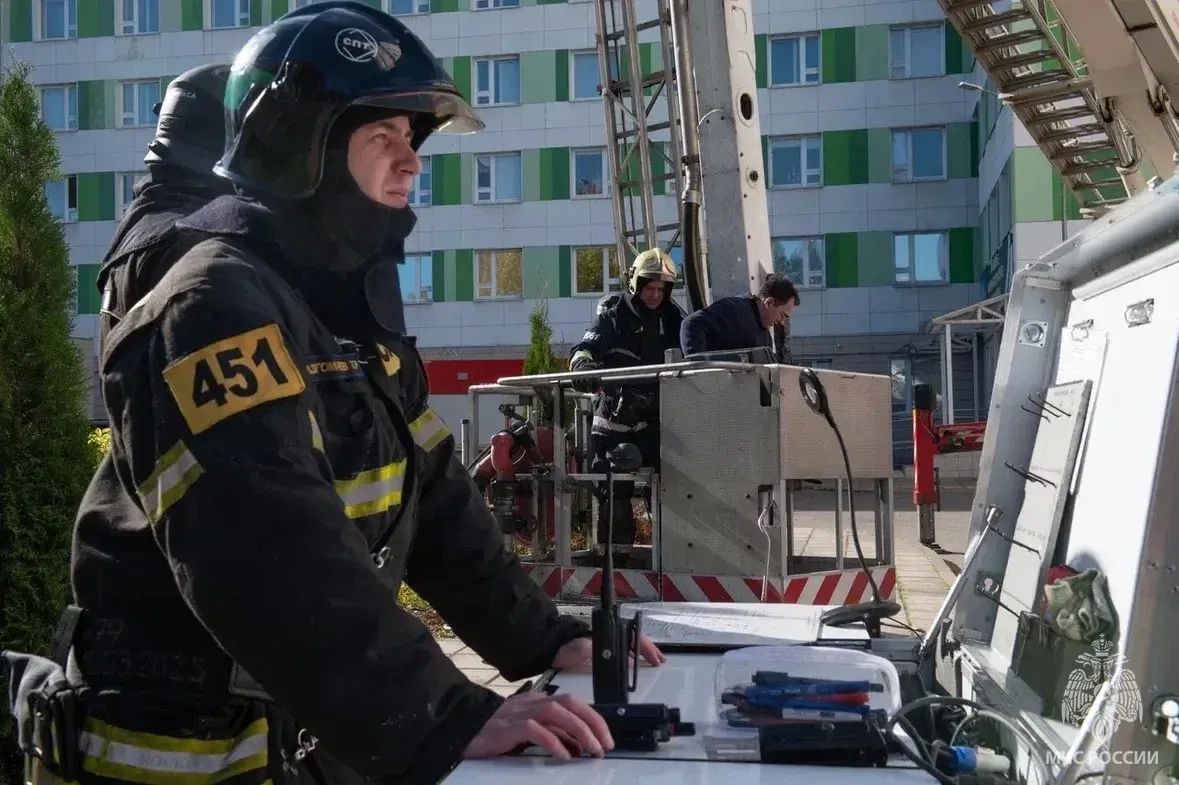 #БудниМЧС. В Южном административном округе прошли пожарно-тактические учения на территории ФГБУ «Национальный медицинский исследовательский центр онкологии им. Н.Н. Блохина». По замыслу учений, из-за неосторожного обращения... #БудниМЧС. В Южном административном округе прошли пожарно-тактические учения на территории ФГБУ «Национальный медицинский исследовательский центр онкологии им. Н.Н. Блохина». По замыслу учений, из-за неосторожного обращения...