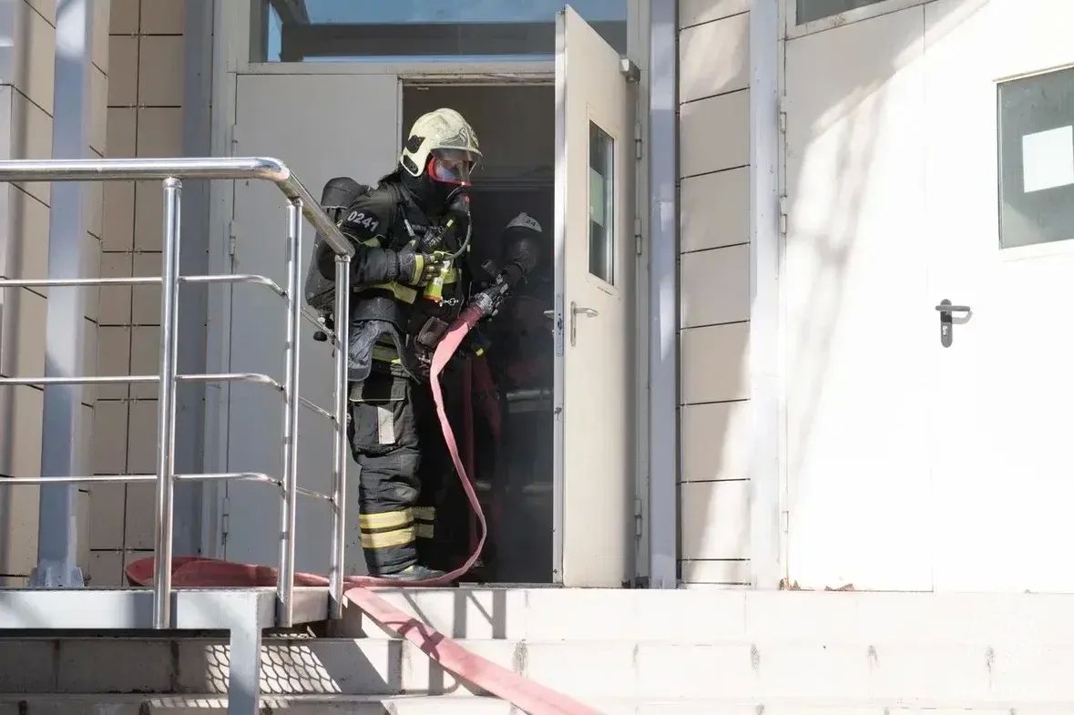 #БудниМЧС. В Южном административном округе прошли пожарно-тактические учения на территории ФГБУ «Национальный медицинский исследовательский центр онкологии им. Н.Н. Блохина». По замыслу учений, из-за неосторожного обращения... #БудниМЧС. В Южном административном округе прошли пожарно-тактические учения на территории ФГБУ «Национальный медицинский исследовательский центр онкологии им. Н.Н. Блохина». По замыслу учений, из-за неосторожного обращения...