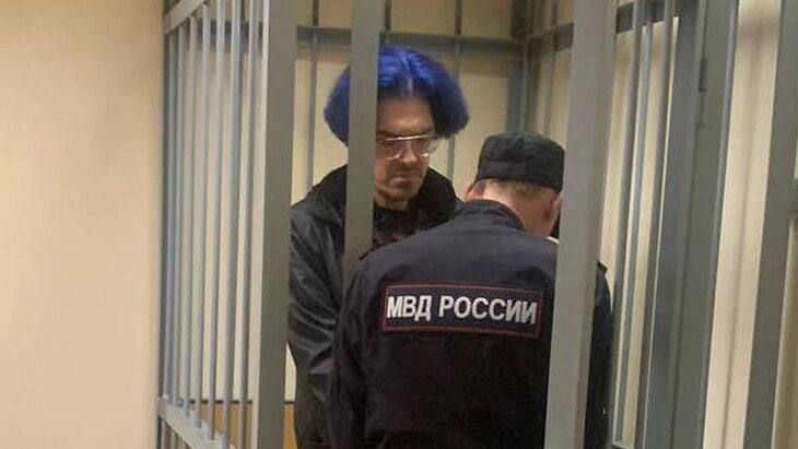 Блогера Алексея Поднебесного отправили на три года в колонию общего режима за интимную связь с несовершеннолетней