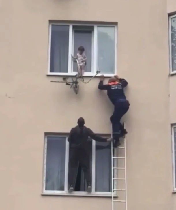 «До ребёнка дотянуться не мог «До ребёнка дотянуться не мог