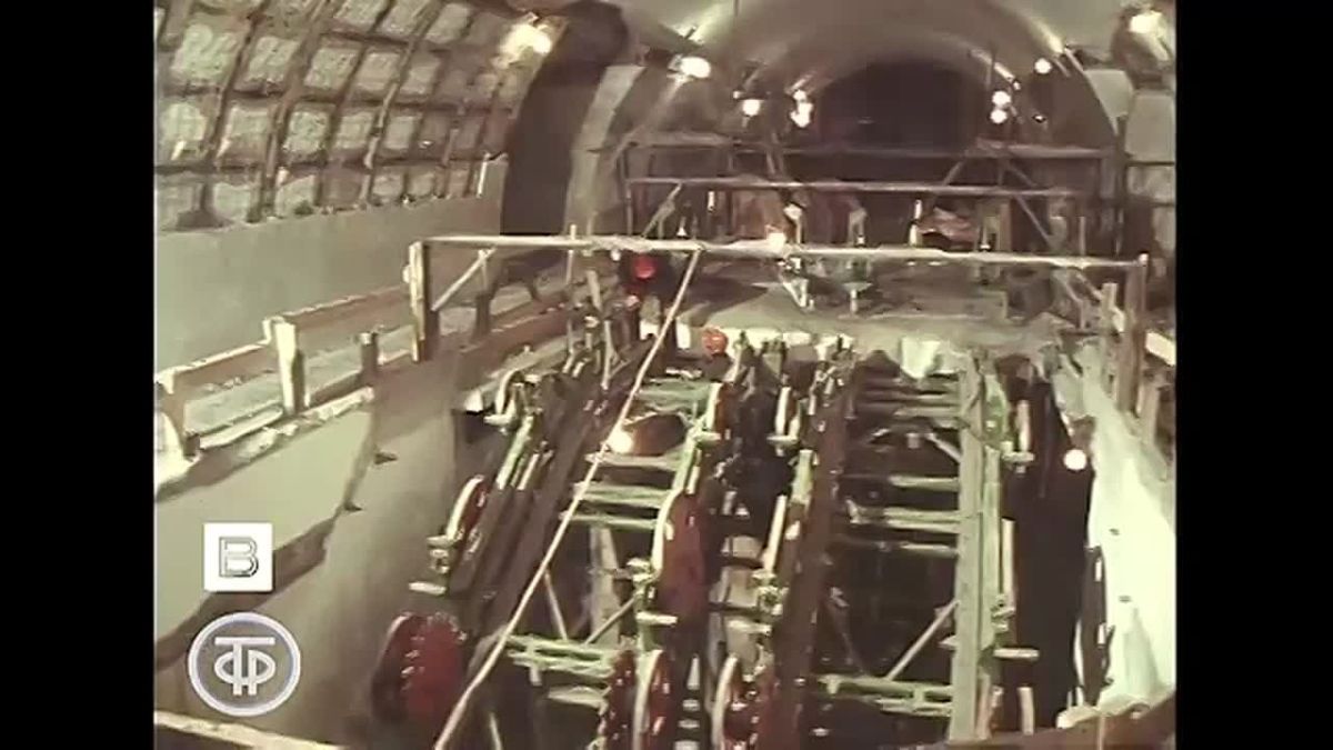 "Это случай единственный в мировой практике": станцию метро "Горьковская" — ныне "Тверская" — открыли в Москве в 1979 году