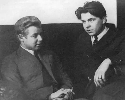 «Без любви — нет искусства. У Есенина всё было наоборот. Любовь — служанка поэзии, холопка её, крепостная крестьянка. Только поэзия имеет смысл...» «Без любви — нет искусства. У Есенина всё было наоборот. Любовь — служанка поэзии, холопка её, крепостная крестьянка. Только поэзия имеет смысл...»